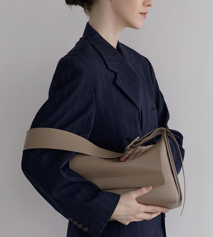 [SOLD OUT] LOG FLAP BAG- Artificial Leather_TAUPE