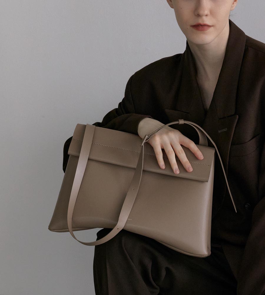 [IN STOCK] LOG PORTFOLIO BAG - Artificial Leather_TAUPE