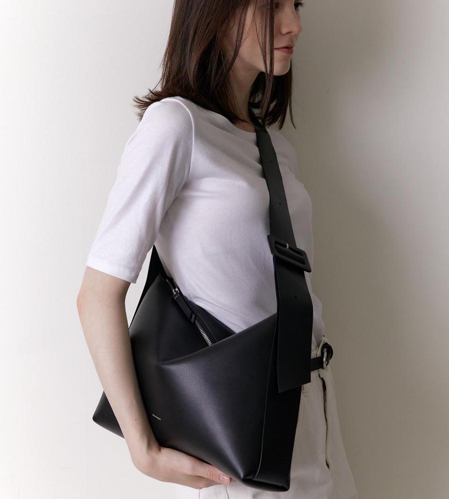 [IN STOCK] LOG ZIP BAG - Artificial Leather_BLACK