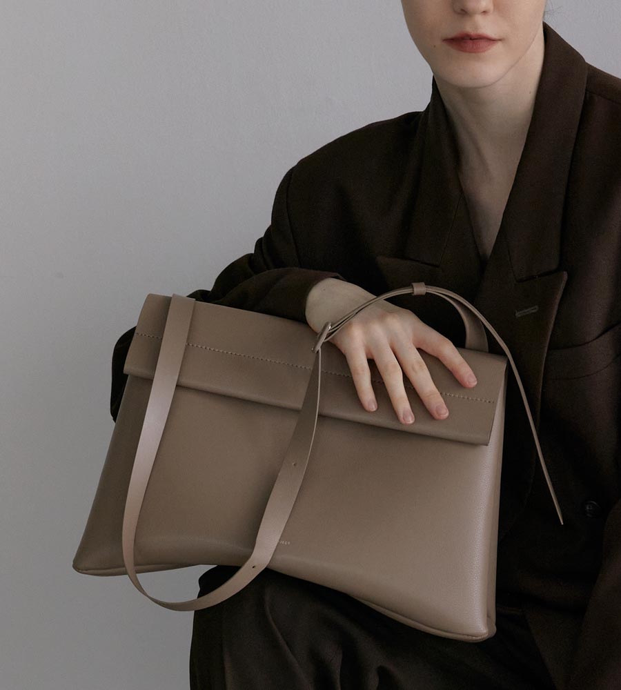 [IN STOCK] LOG PORTFOLIO BAG - Artificial Leather_TAUPE